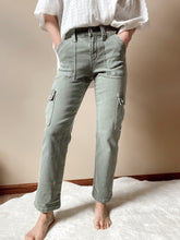 Load image into Gallery viewer, Vervet High Rise Cargo Straight Jeans
